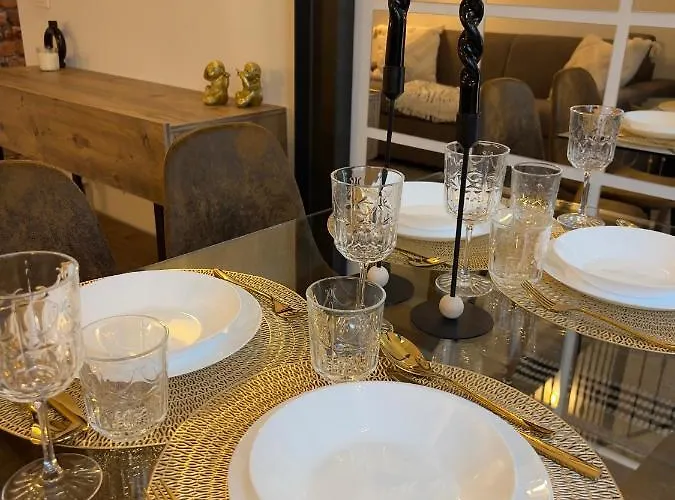 Regina In Porta Romana 3 - Sky Tv, Wifi & Breakfast Box