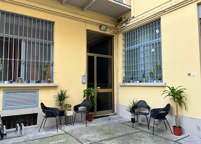 Regina In Porta Romana 3 - Sky Tv, Wifi & Breakfast Box